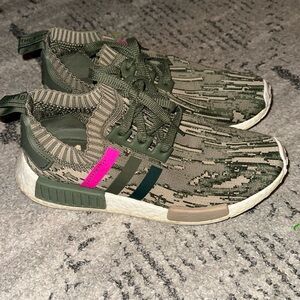 adidas NMD R1 Primeknit Green Glitch Camo 2017 Women’s Size 9